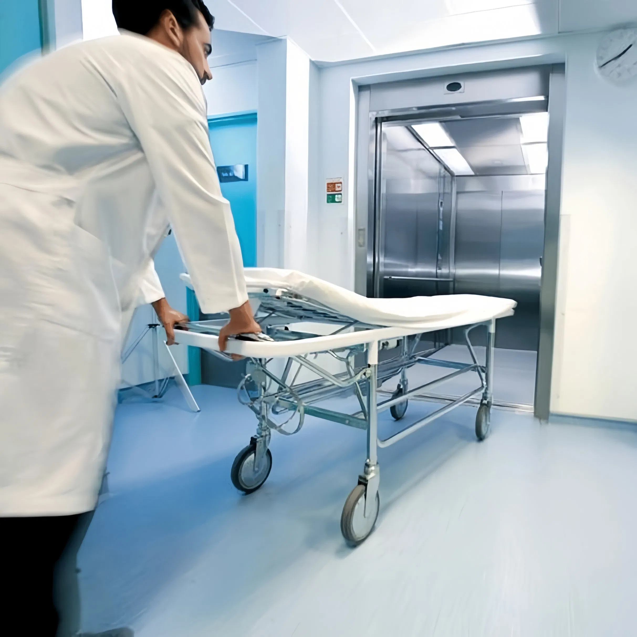 Elevador Hospitalar Seguro e Estável com Sistema de Emergência para Uso em Resgate de Pacientes em Emergência Hospitalar