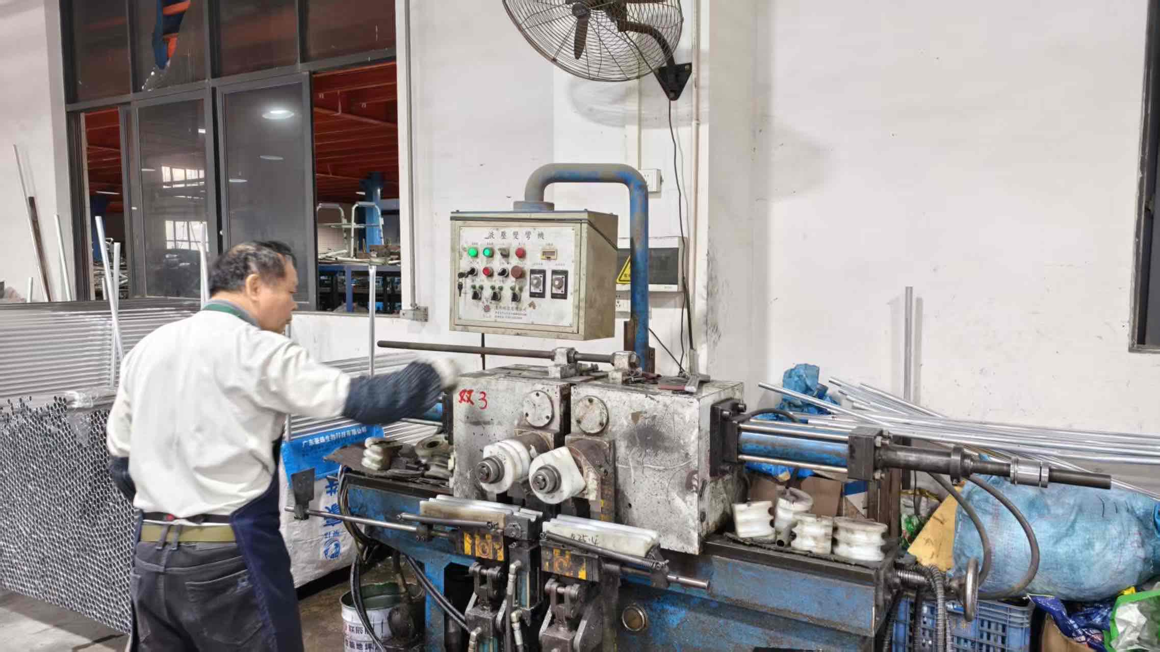 Máquina de dobramento CNC para tubos de alumínio e aço inoxidável