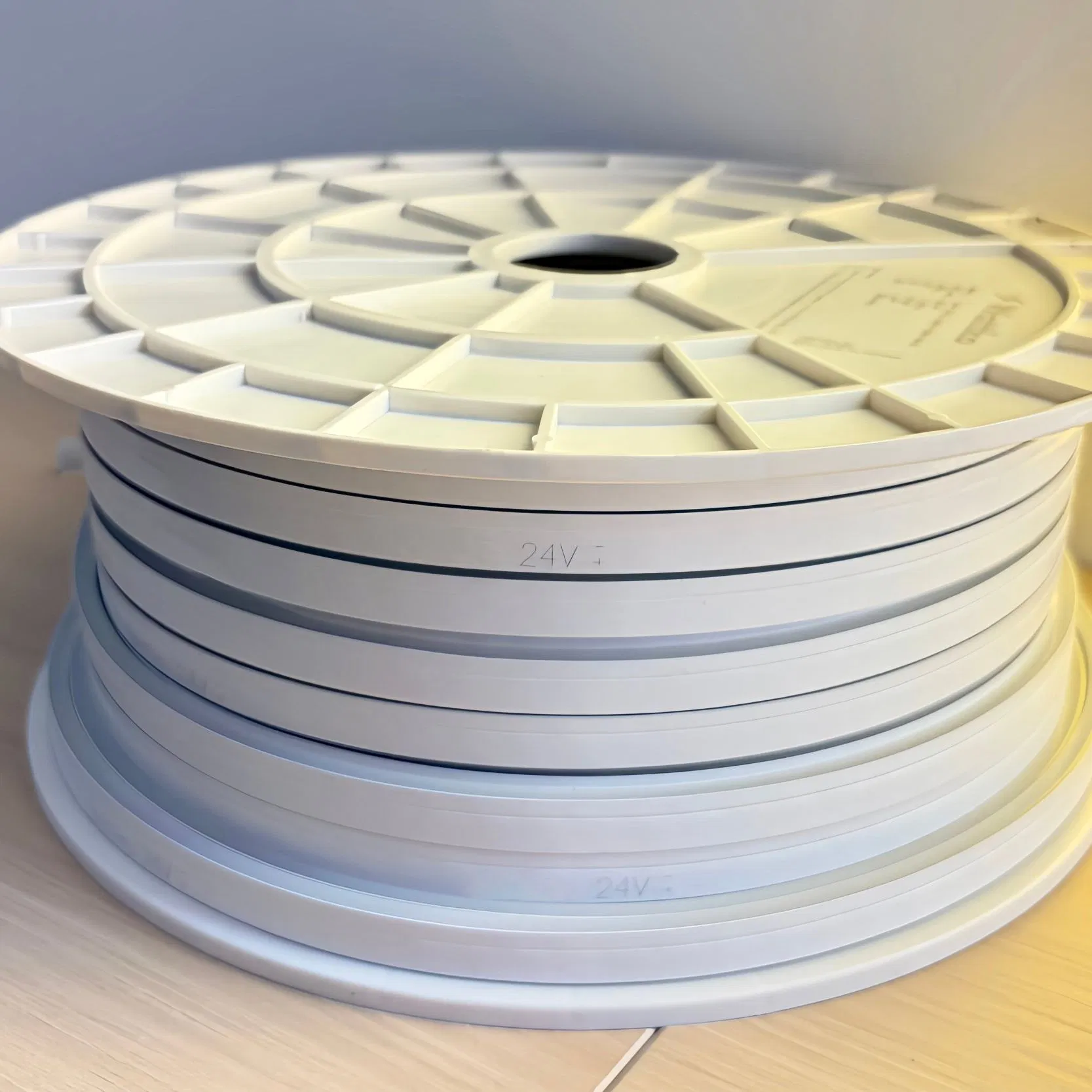 24V 2835 120d 5mm Square Silicone Tube 04X10mm Side-Emitting IP67 Waterproof Free Cut Silicone LED Neon Strip