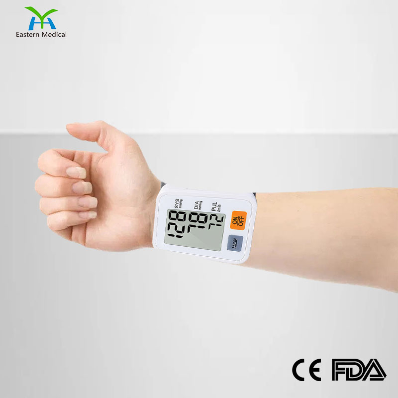 Wrist-Mounted Blood Pressure Monitor Dynamic Blood Pressure / CE / FDA Sphygmomanometer