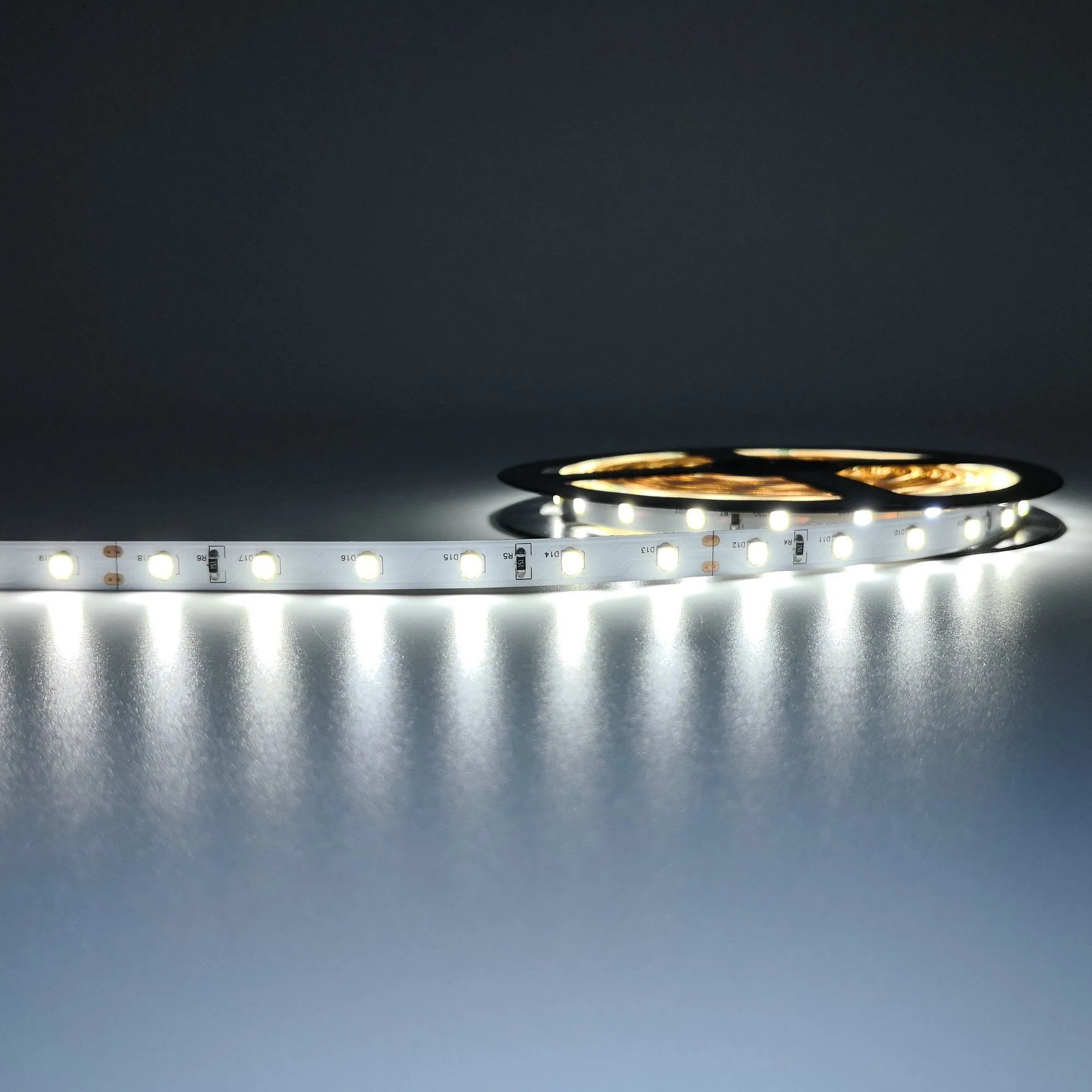OEM ODM SMD 2835 Fita LED à Prova d'Água, Flexível 24V Luz de Fita LED 60LEDs/m Fita de Luz para Trás da TV, Armário, Decoração de Casa, Comercial