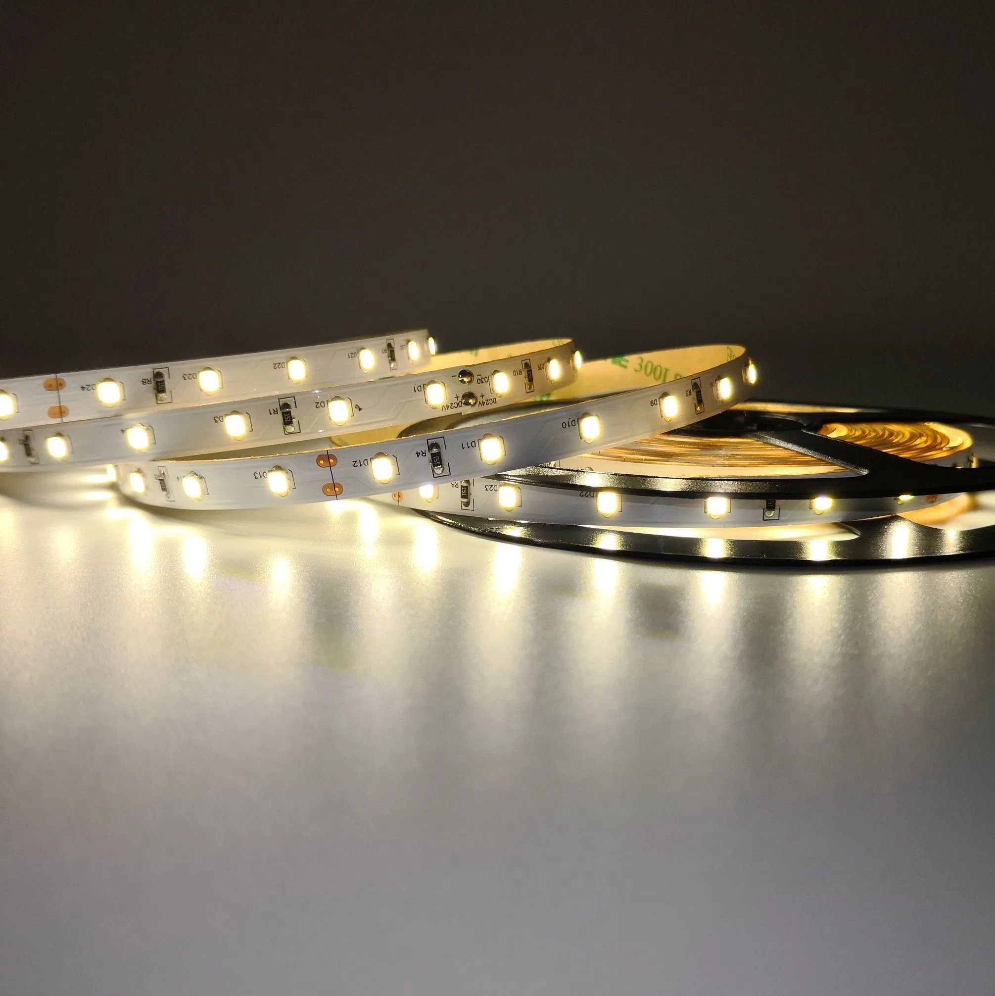 OEM ODM SMD 2835 Fita LED à Prova d'Água, Flexível 24V Luz de Fita LED 60LEDs/m Fita de Luz para Trás da TV, Armário, Decoração de Casa, Comercial