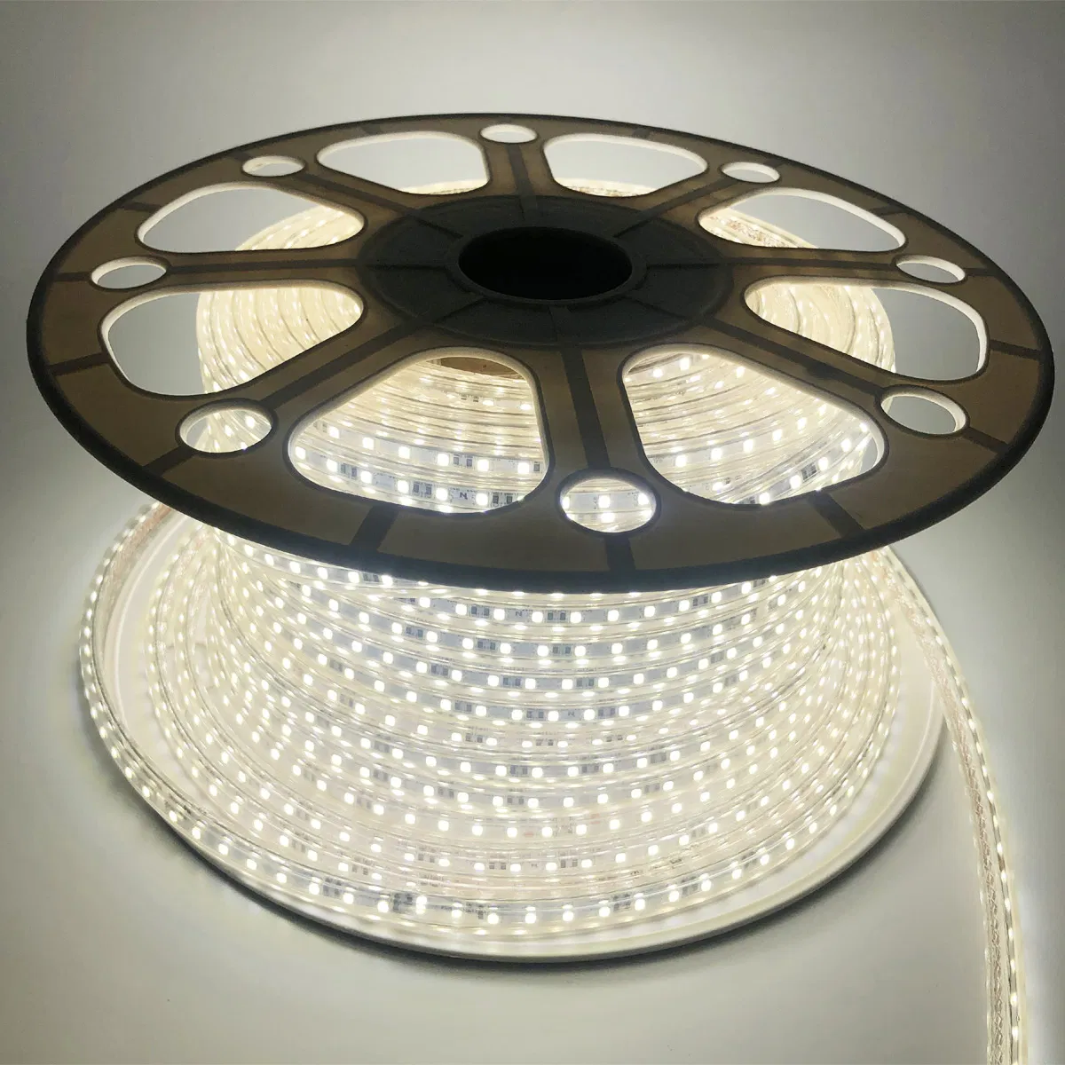 AC230V EMC LVD 2835 3000K 4000K 6000K Iluminação de Decoração de Árvore ao Ar Livre à Prova d'Água 1-50m cETLus Ce IP65 Luzes de Fita LED