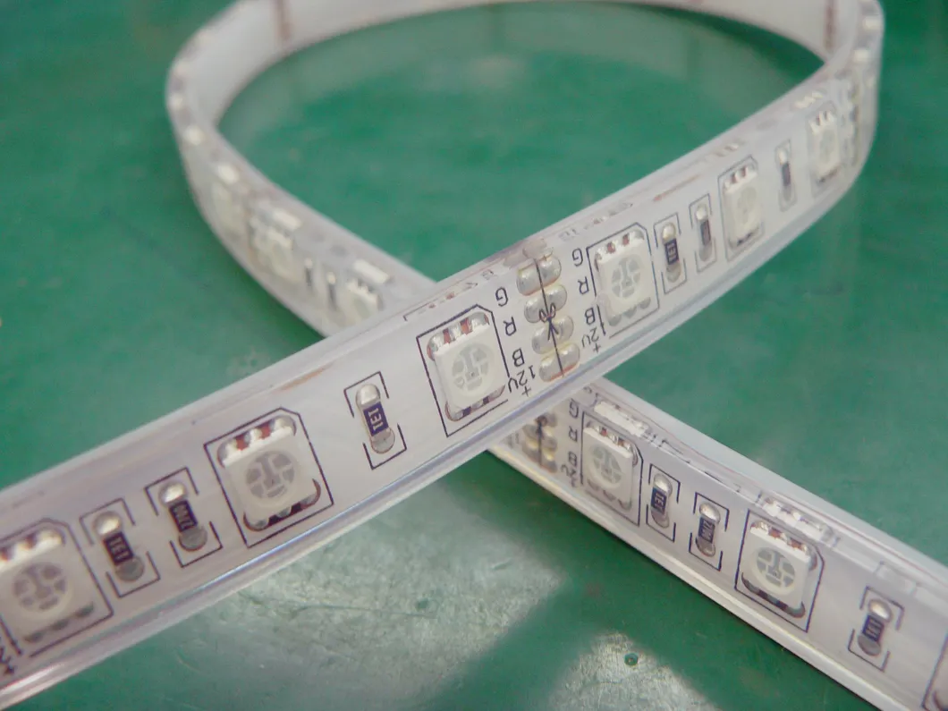 Fábrica SMD5050 Fita de LED RGB Flexível IP20 IP65 IP67 À Prova D'Água para Exterior com Controle Remoto