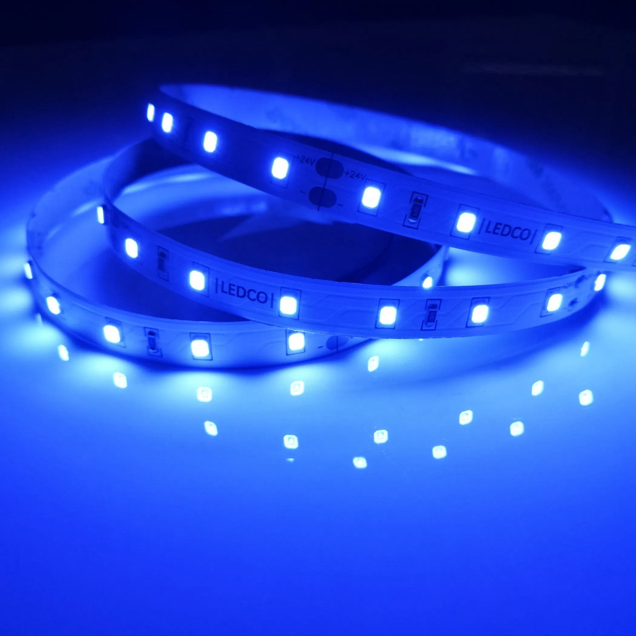 OEM ODM SMD 2835 Fita LED à Prova d'Água, Flexível 24V Luz de Fita LED 60LEDs/m Fita de Luz para Trás da TV, Armário, Decoração de Casa, Comercial