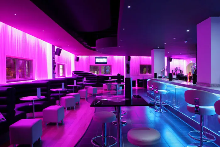 Aplicação de Fita LED em bar