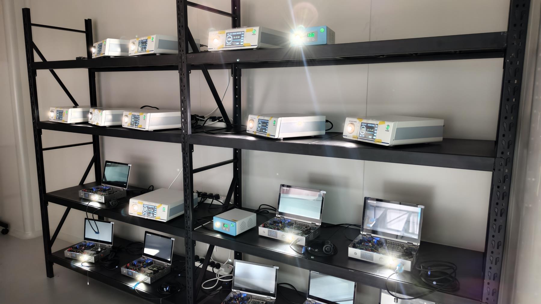 Aging test equipment for long-term durability validation of orthopedic implants