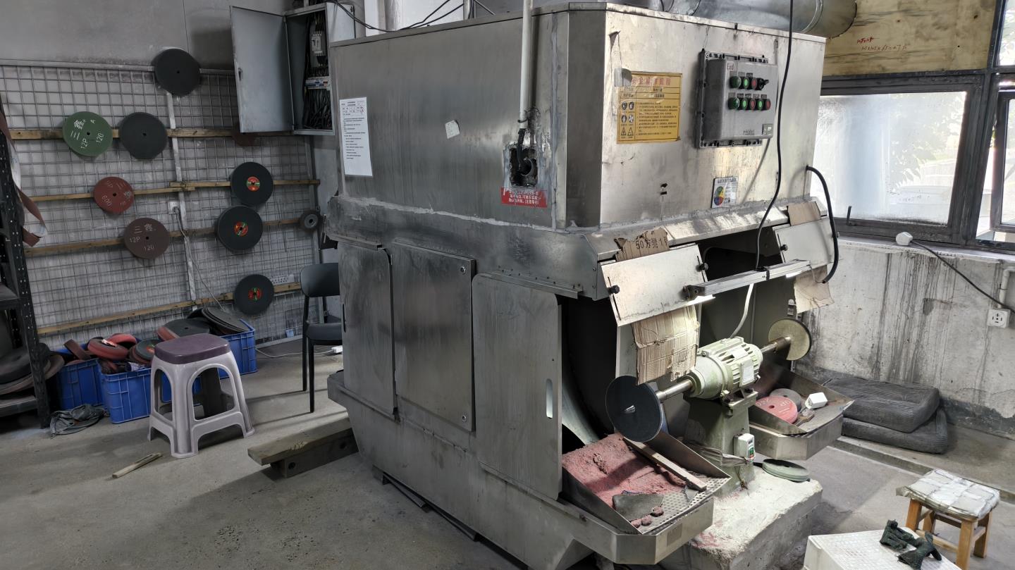 Precision grinder machine for orthopedic implant surface finishing