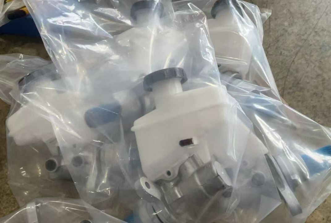 Factory Supply Brake Master Cylinder 51100-65jb0 for Nassian