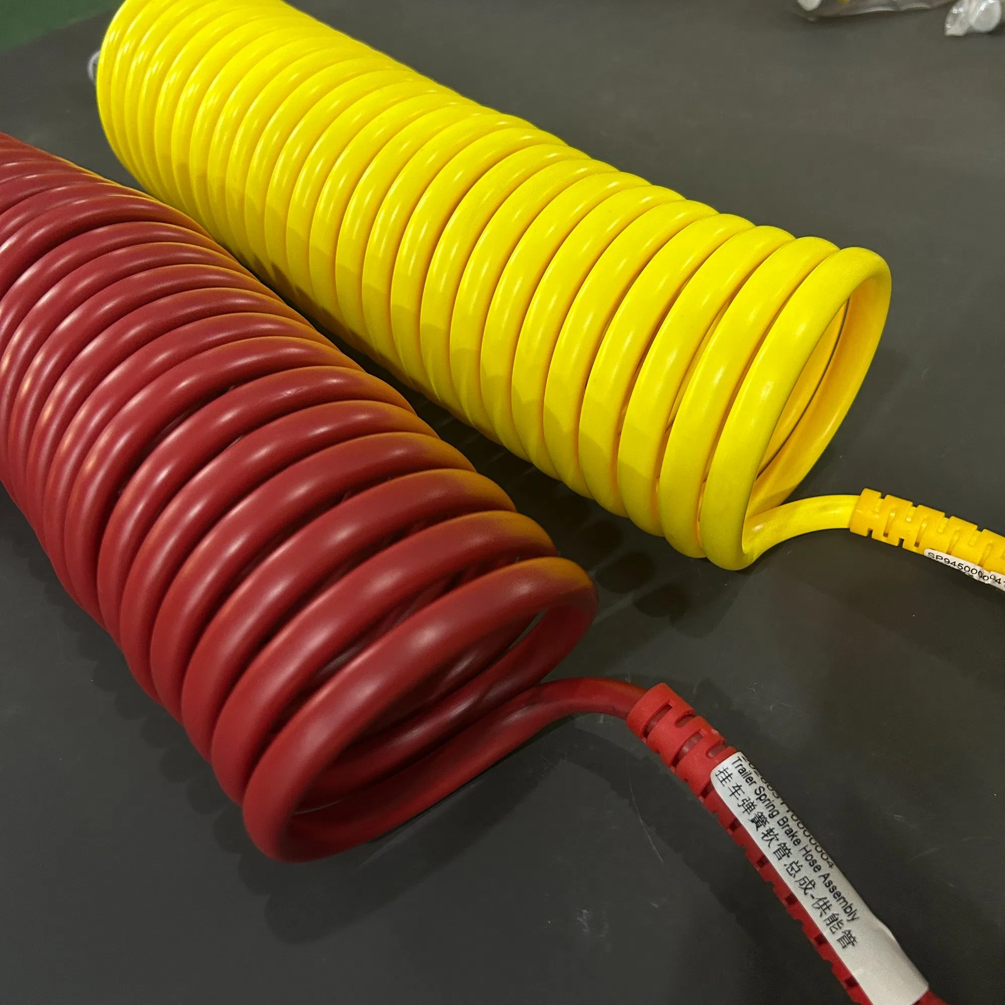 Corrosion and Oil Resistant CE RoHS Certified Highly Flexible Nylon Coil Air Hose Pneumatic Spring Hose Trailer and Truck Brake Air Line