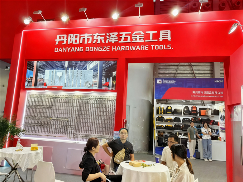 Dongze cutting tools product display at hardware exhibition